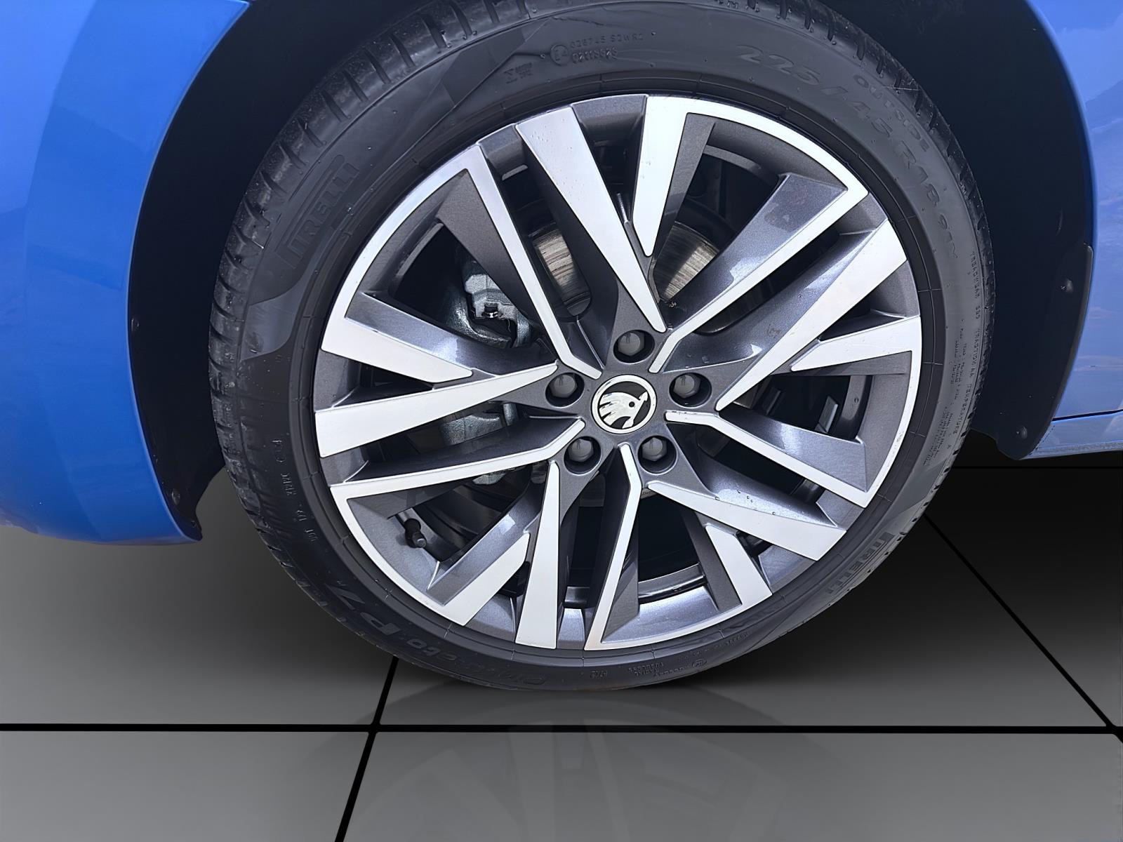 Bild 7: Skoda Octavia Combi 2.0 TDI DSG SELECTION AHK PANO 360° HuD