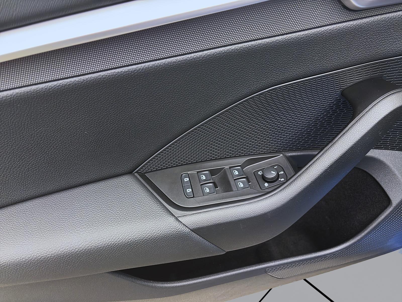 Bild 9: Skoda Octavia Combi 2.0 TDI DSG SELECTION AHK PANO 360° HuD