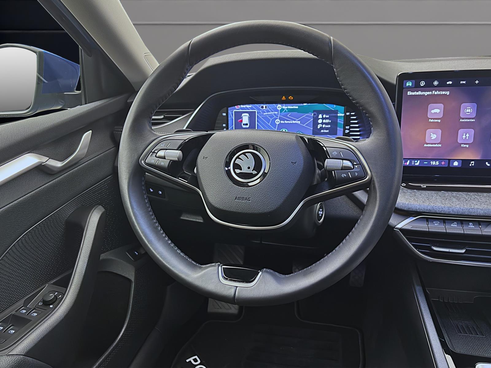 Bild 10: Skoda Octavia Combi 2.0 TDI DSG SELECTION AHK PANO 360° HuD