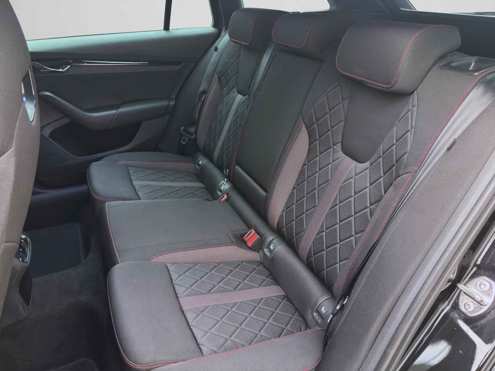 Skoda Octavia Combi iV RS KAMERA NAVI HuD LM19