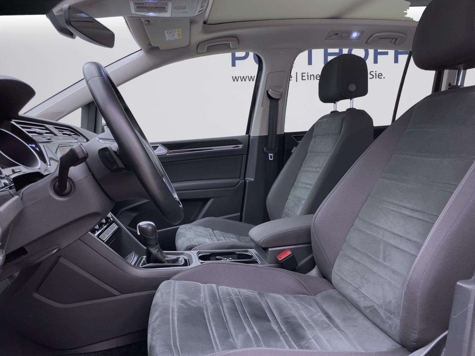 Volkswagen Touran 1.5 TSI DSG HIGHLINE PANO AHK NAVI KAMERA