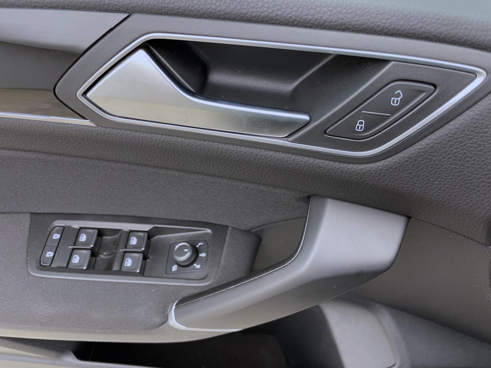 Volkswagen Touran 1.5 TSI DSG HIGHLINE PANO AHK NAVI KAMERA
