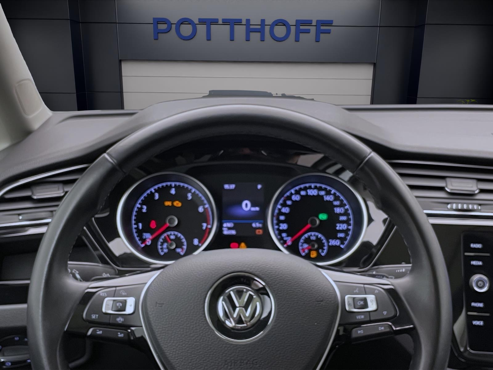 Volkswagen Touran 1.5 TSI DSG HIGHLINE PANO AHK NAVI KAMERA