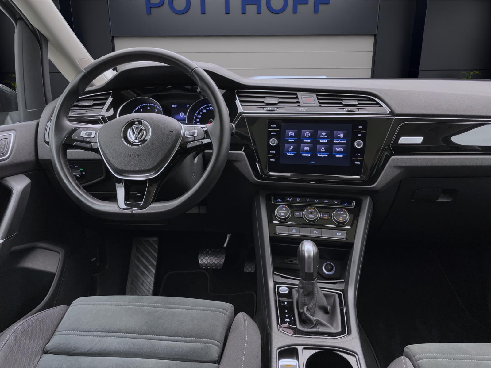Volkswagen Touran 1.5 TSI DSG HIGHLINE PANO AHK NAVI KAMERA