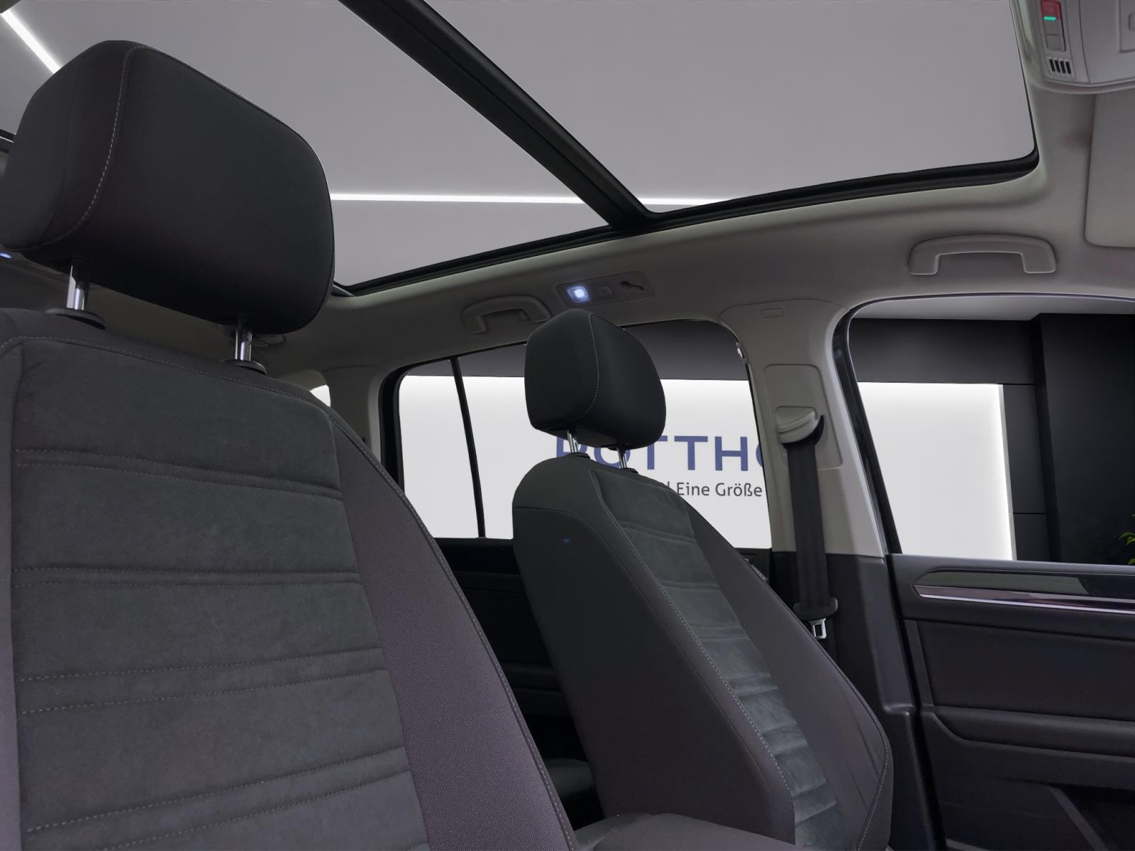 Volkswagen Touran 1.5 TSI DSG HIGHLINE PANO AHK NAVI KAMERA