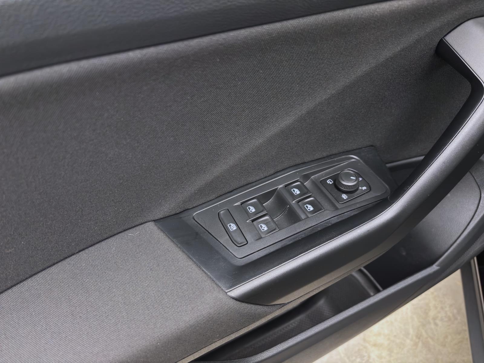 Volkswagen T-Roc 1.0 TSI LIFE NAVI LED PDC SITZHZG