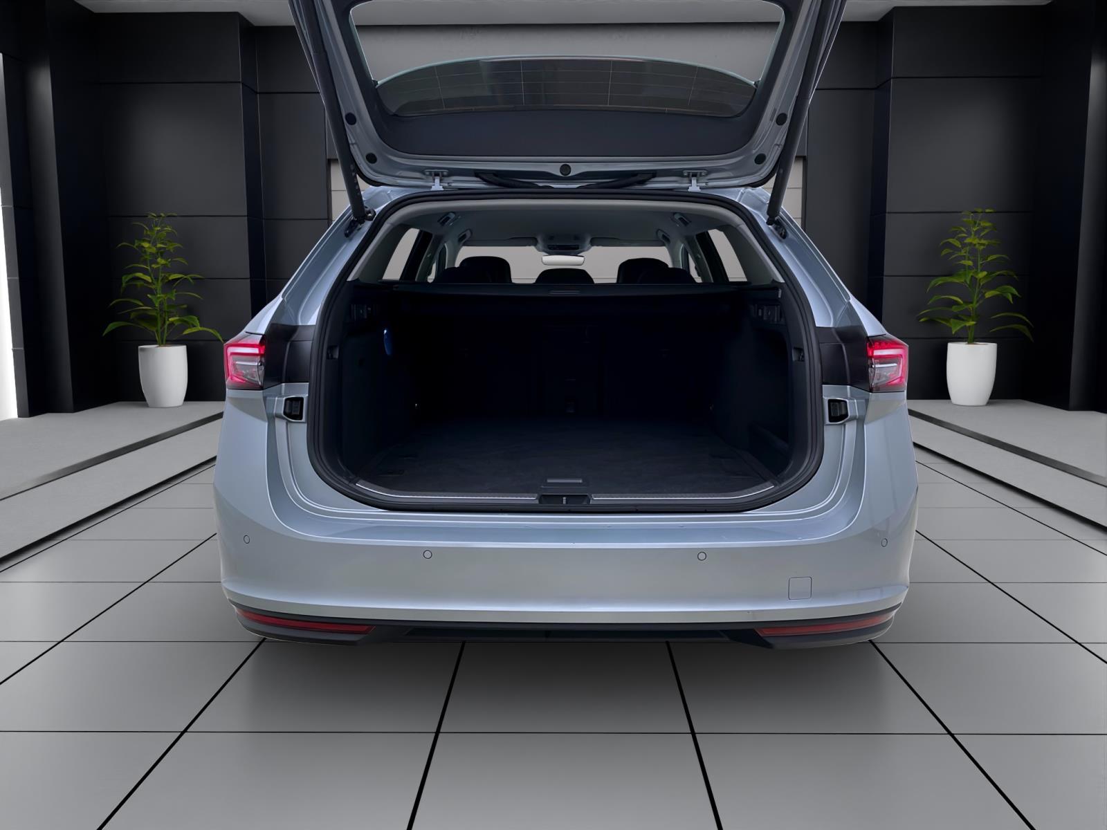 Bild 3: Skoda Superb Combi 2.0 TDI DSG SELECTION AHK NAV MATRIX 360°