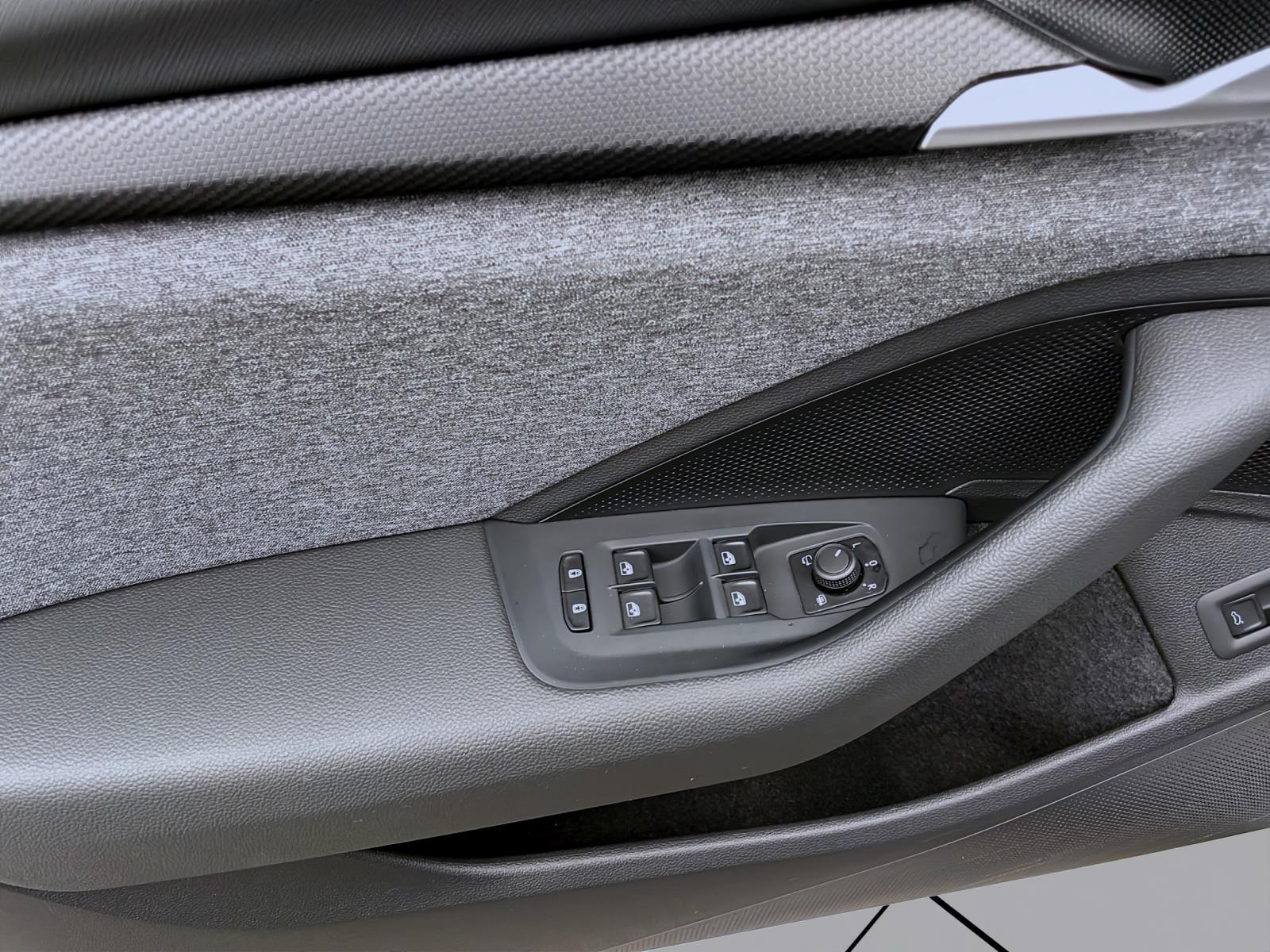 Bild 9: Skoda Superb Combi 2.0 TDI DSG SELECTION AHK NAV MATRIX 360°