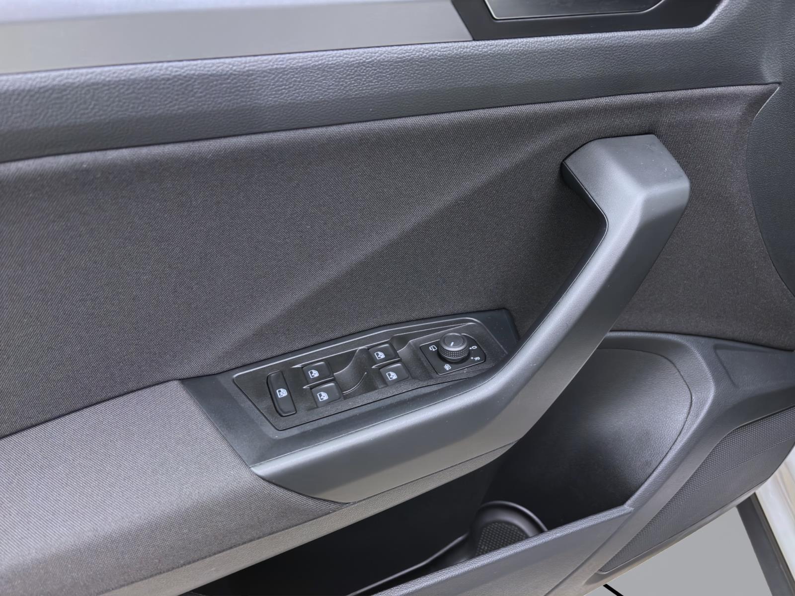 Bild 9: Volkswagen T-Roc 1.0 TSI LIFE KAMERA PDC LED DAB+