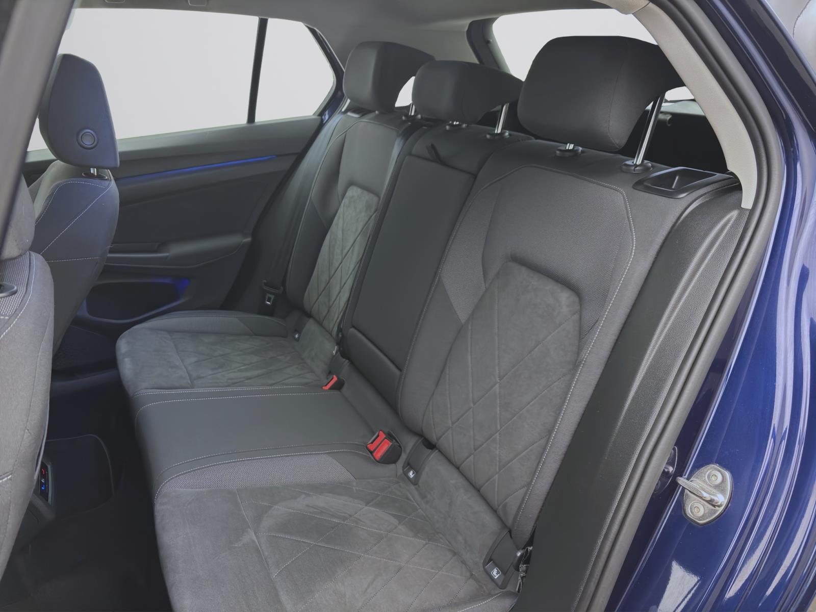 Volkswagen Golf 1.4 eHybrid STYLE AHK NAVI LED+ SITZHZG