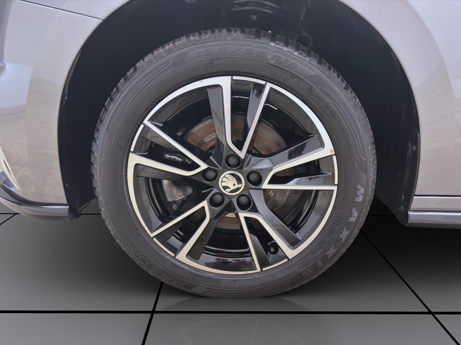 Skoda Fabia 1.0 TSI MONTE CARLO NAVI KLIMA PDC LED