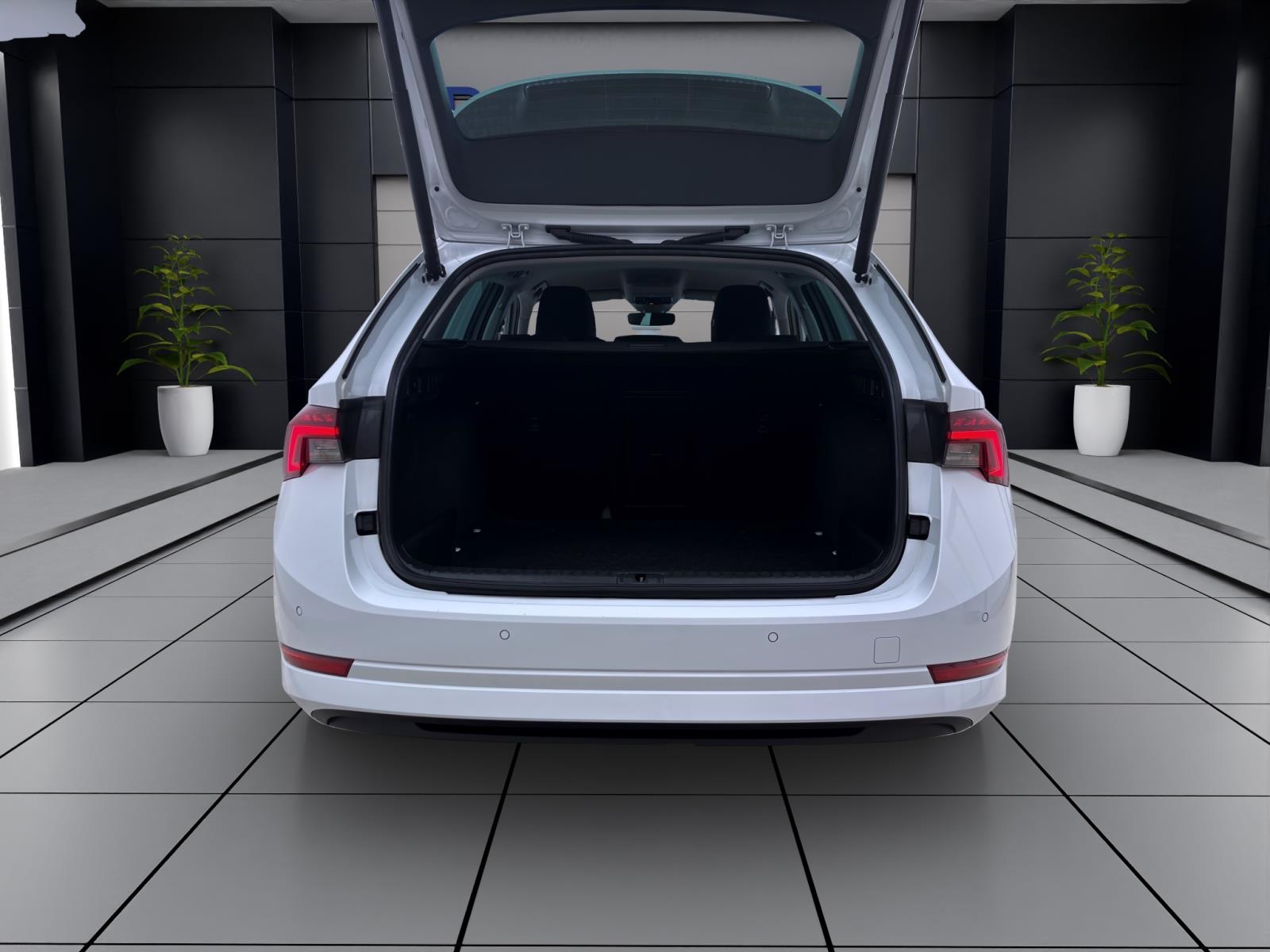 Skoda Octavia Combi 2.0 TDI DSG STYLE NAVI MATRIX HuD SITZHZG