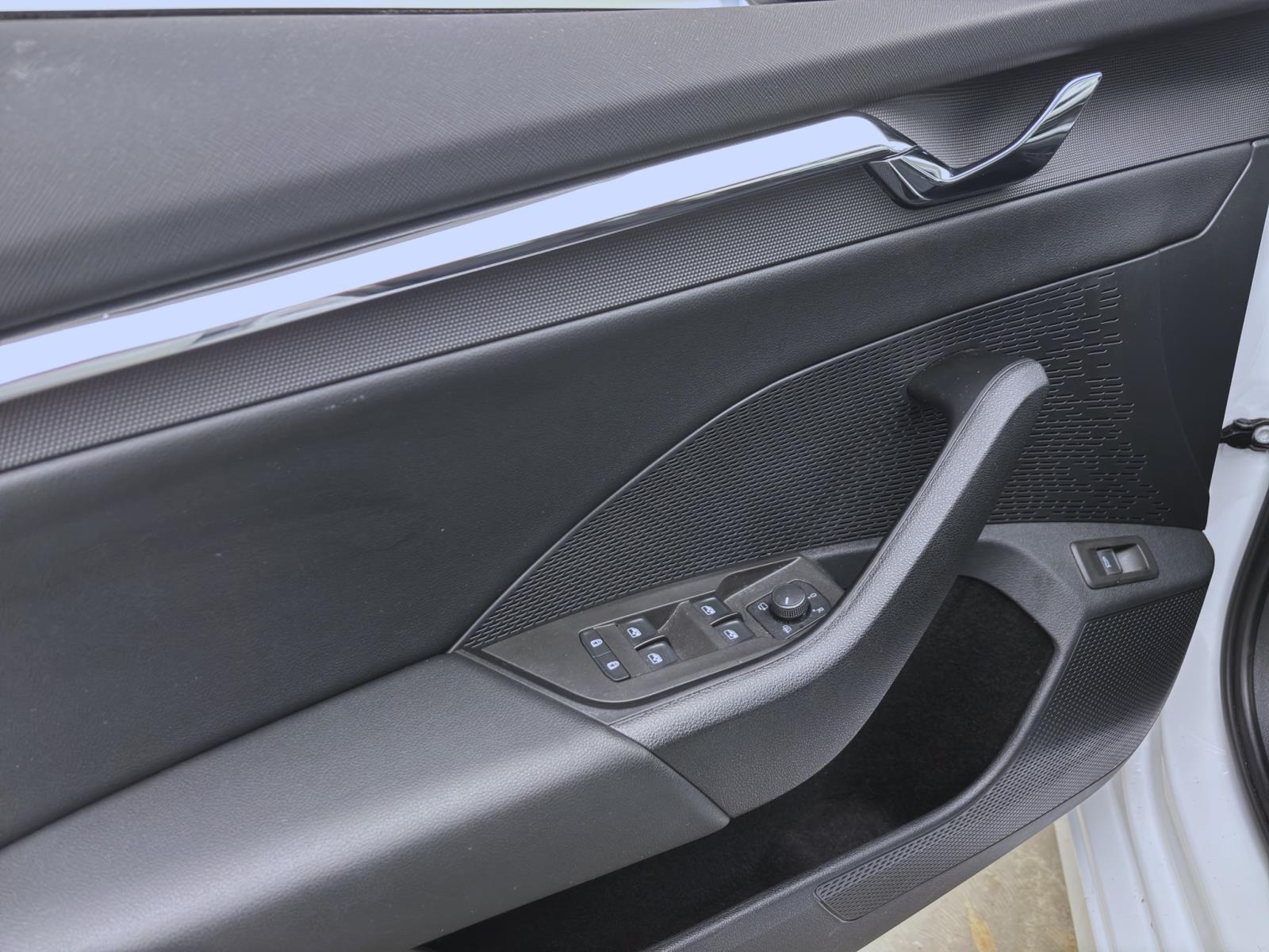 Skoda Octavia Combi 2.0 TDI DSG STYLE NAVI MATRIX HuD SITZHZG