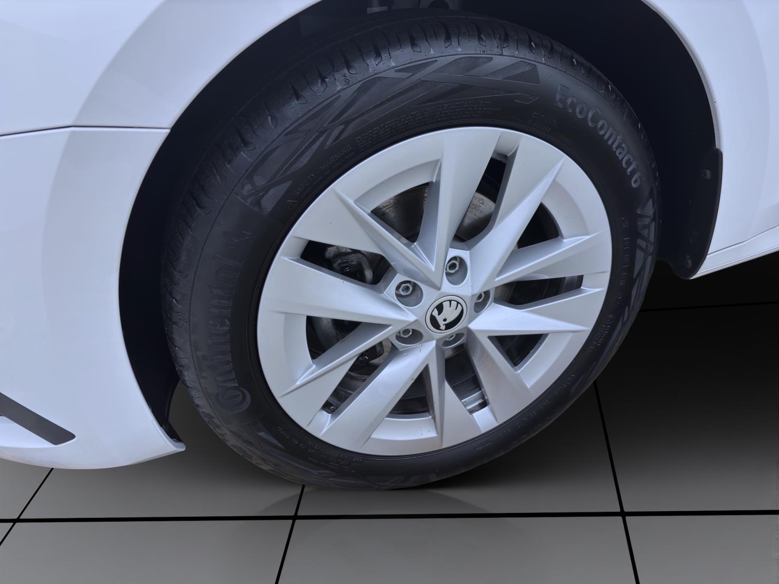 Skoda Octavia Combi 2.0 TDI DSG STYLE NAVI AHK PDC