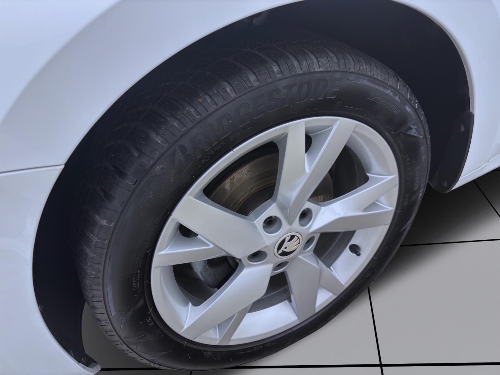 Skoda Octavia Combi 2.0 TDI DSG STYLE STANDHZG AHK NAVI ACC