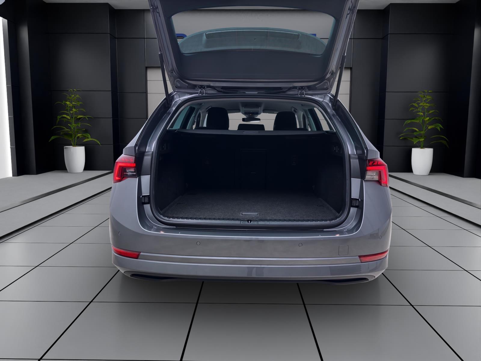 Skoda Octavia Combi 2.0 TDI DSG TOUR AHK NAVI ACC SITZHZG
