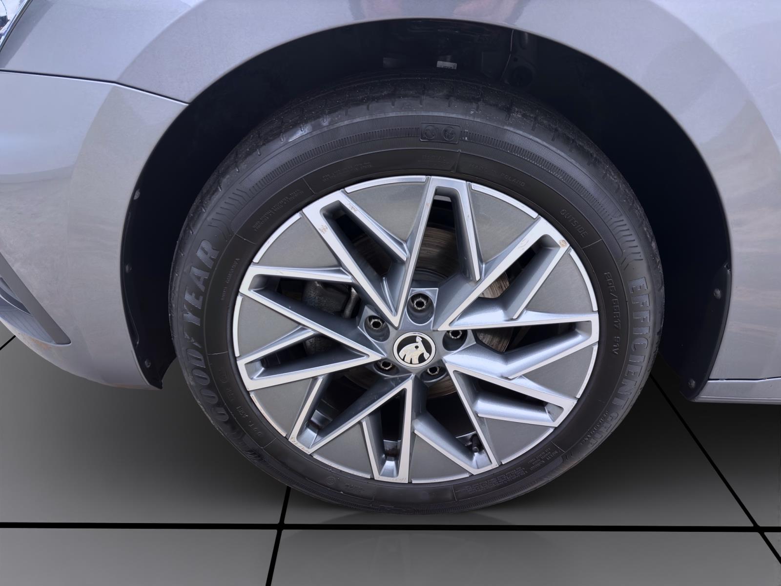 Skoda Octavia Combi 2.0 TDI DSG TOUR AHK NAVI ACC SITZHZG
