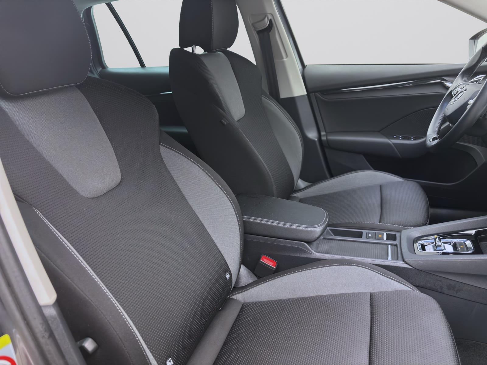 Skoda Octavia Combi 2.0 TDI DSG TOUR AHK NAVI ACC SITZHZG