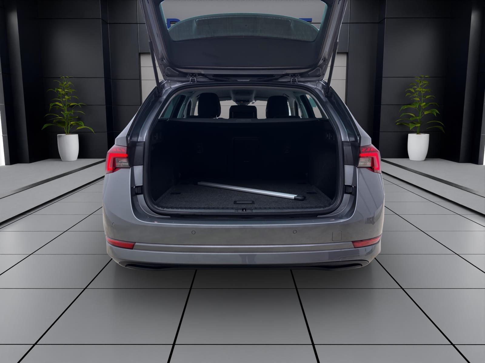 Skoda Octavia Combi 2.0 TDI DSG TOUR AHK NAVI ACC SITZHZG