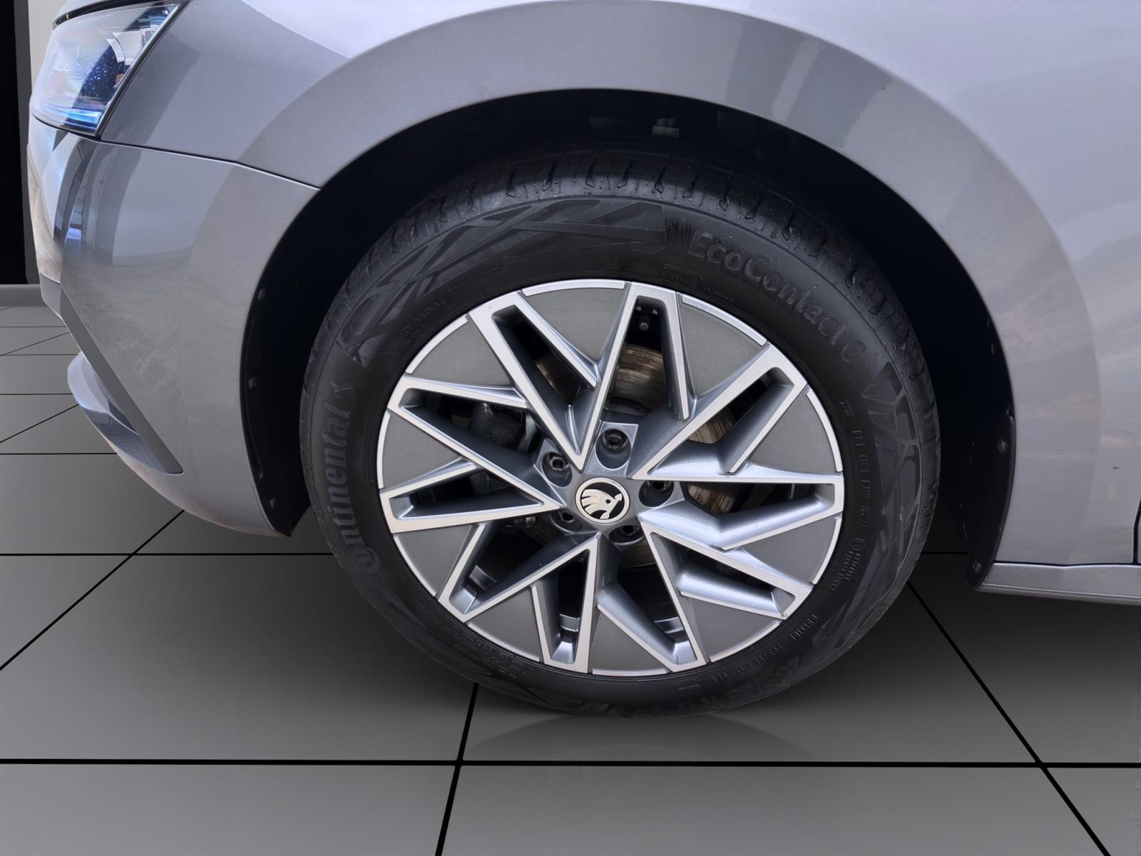 Skoda Octavia Combi 2.0 TDI DSG TOUR AHK NAVI ACC SITZHZG