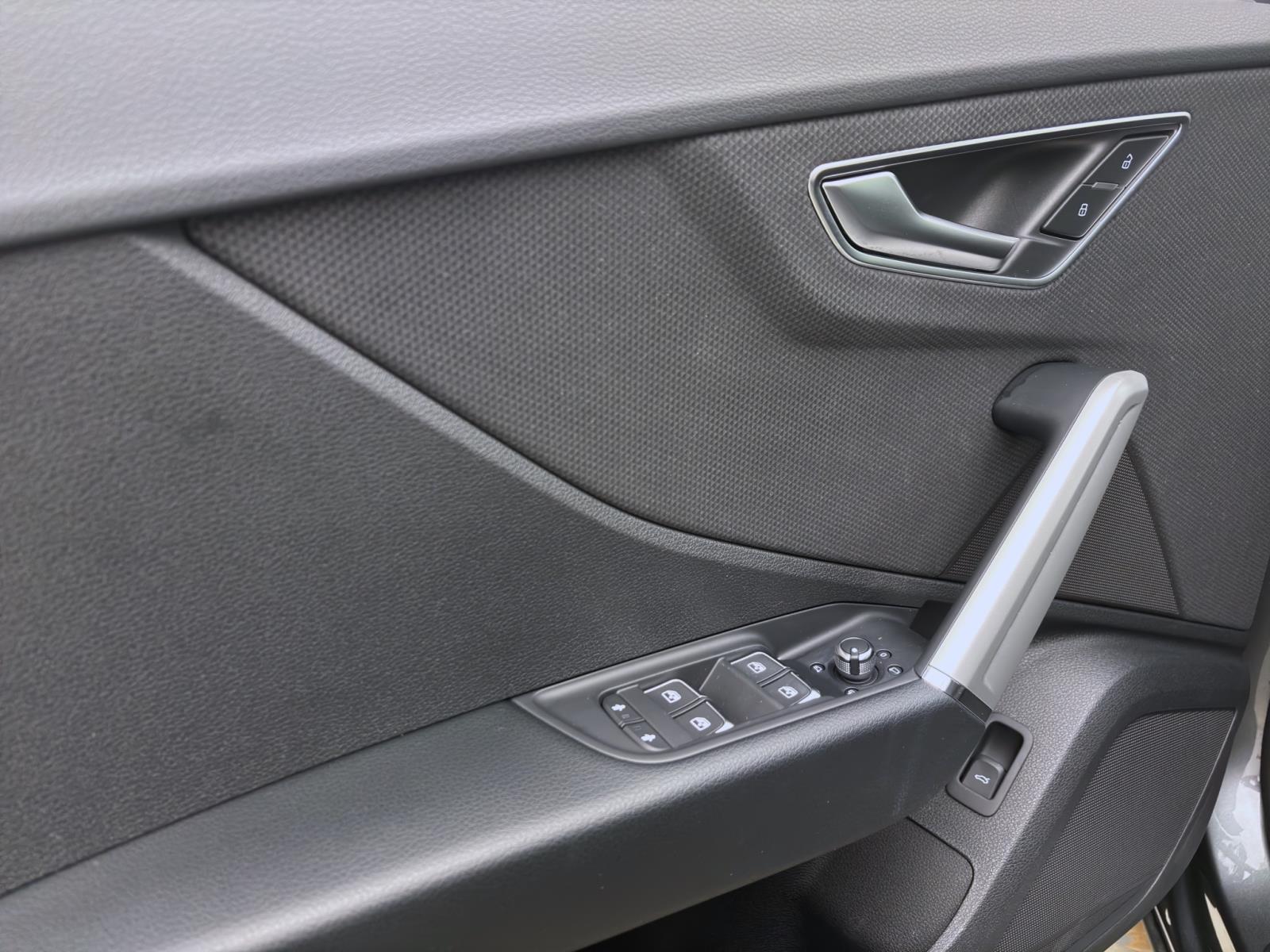 Audi Q2 30 TFSI S LINE AHK NAVI KAMERA MATRIX