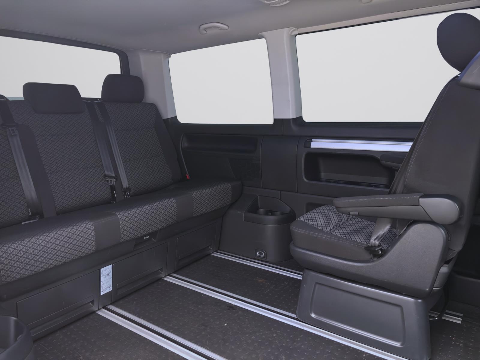 Volkswagen T6.1 Multivan 2.0 TDI DSG FAMILY NAVI AHK KAMERA