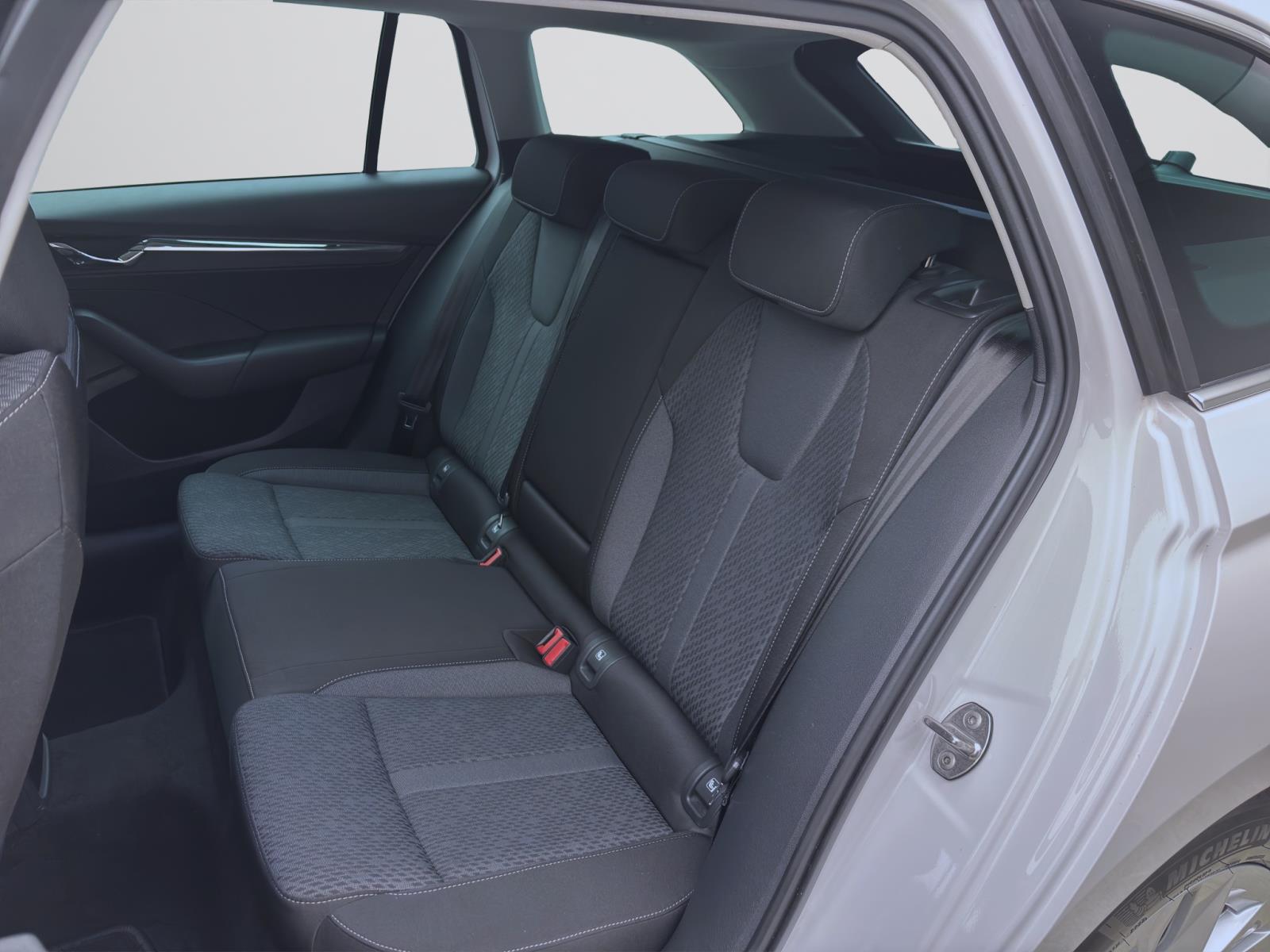 Skoda Octavia Combi 2.0 TDI DSG STYLE STANDHZG AHK NAVI MATRIX