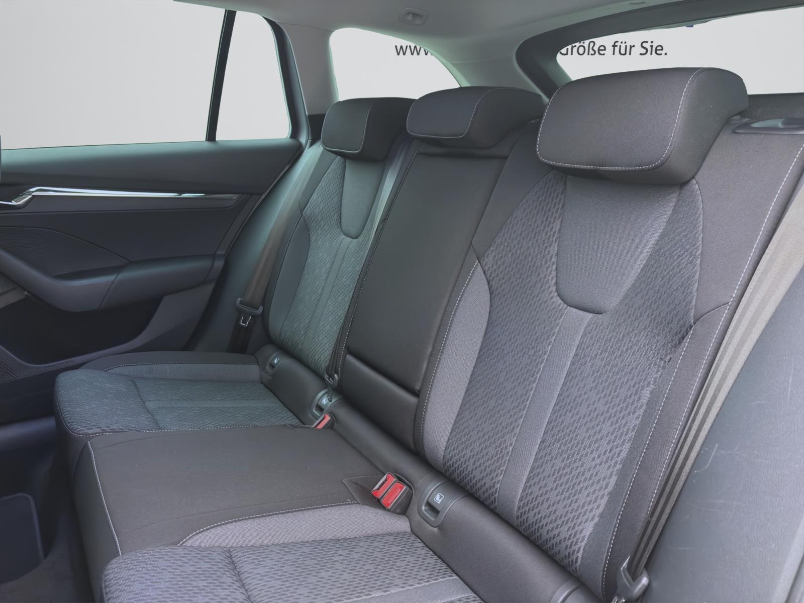 Skoda Octavia Combi 2.0 TDI DSG STYLE AHK NAVI MATRIX HuD