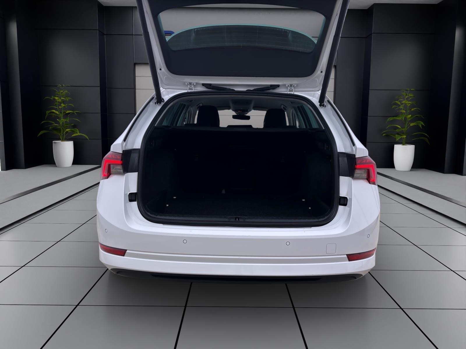 Skoda Octavia Combi 2.0 TDI DSG STYLE NAVI KAMERA ACC SITZHZG