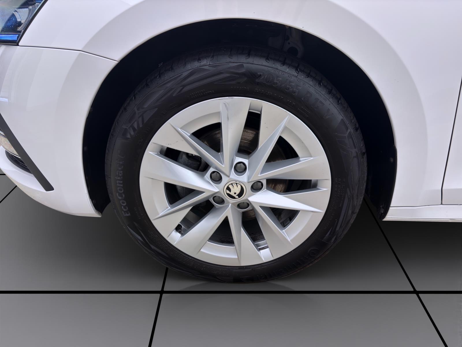 Skoda Octavia Combi 2.0 TDI DSG STYLE NAVI KAMERA ACC SITZHZG