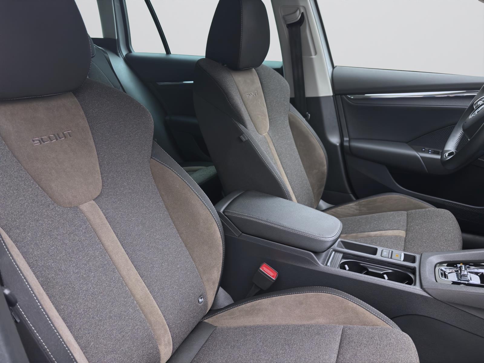 Skoda Octavia Combi 2.0 TDI DSG SCOUT NAVI SITZHZG MATRIX HuD