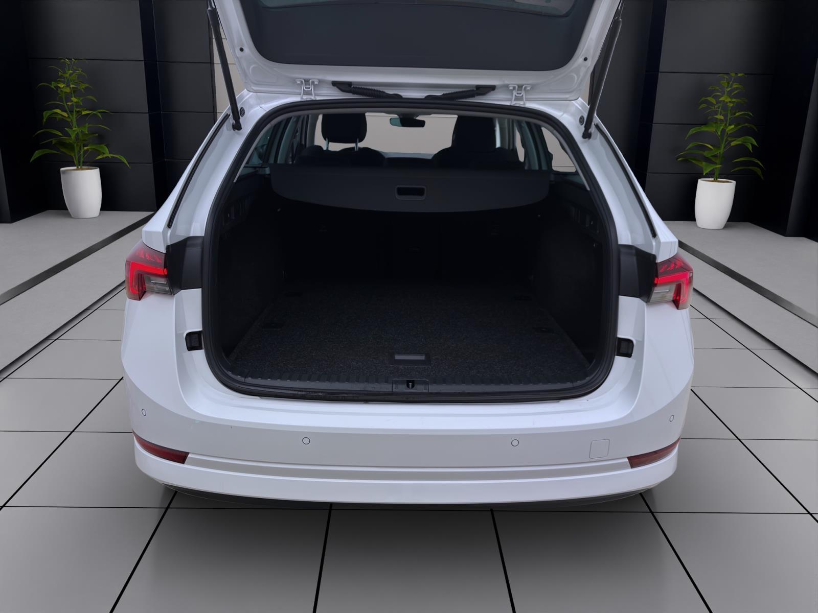 Skoda Octavia Combi 2.0 TDI DSG STYLE NAVI ACC SITZHZG LED