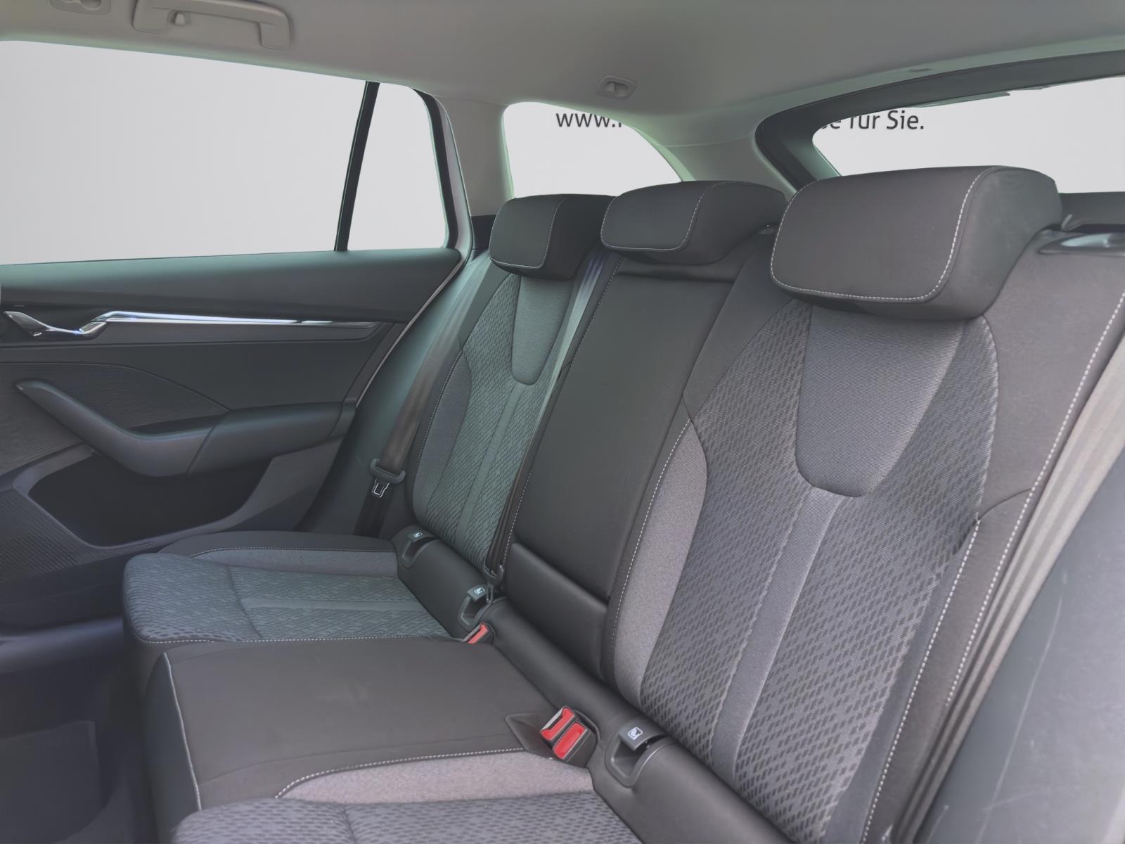 Skoda Octavia Combi 2.0 TDI DSG STYLE NAVI ACC SITZHZG LED