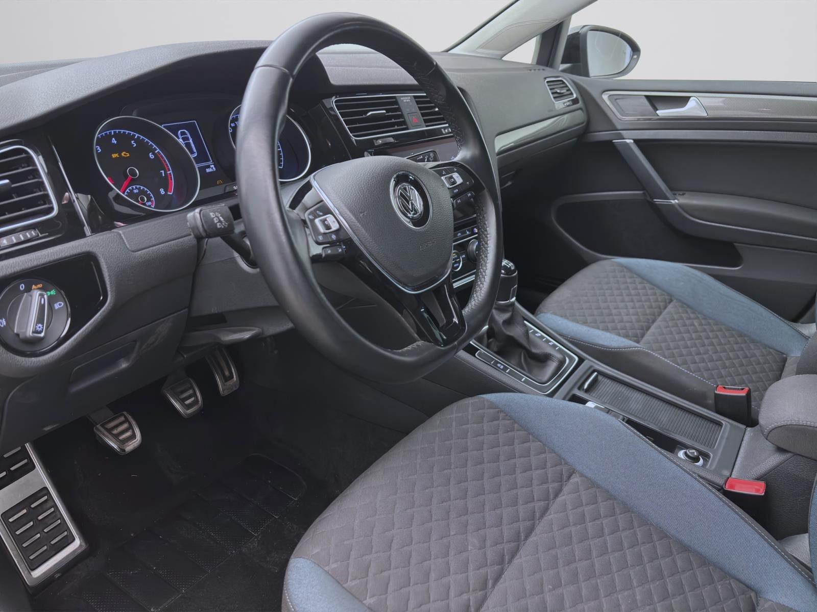 Volkswagen Golf 1.5 TSI IQ.DRIVE ACC SITZHZG PDC KLIMA