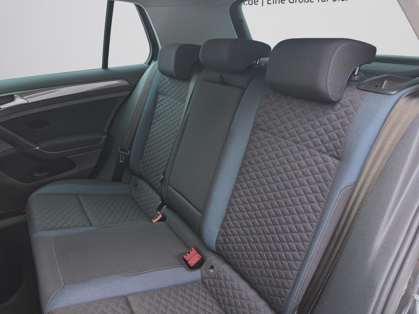 Volkswagen Golf 1.5 TSI IQ.DRIVE ACC SITZHZG PDC KLIMA
