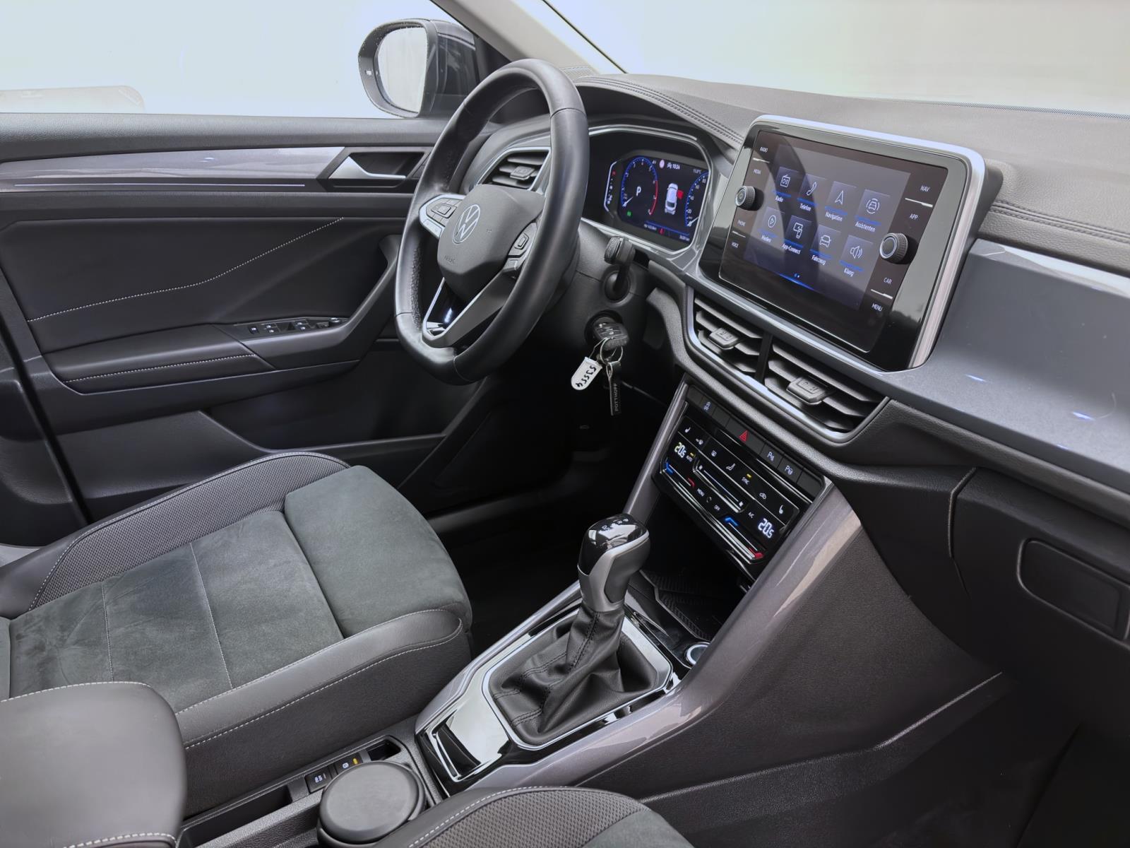 Volkswagen T-Roc 1.5 TSI DSG STYLE AHK NAVI D.COCKPIT ACC