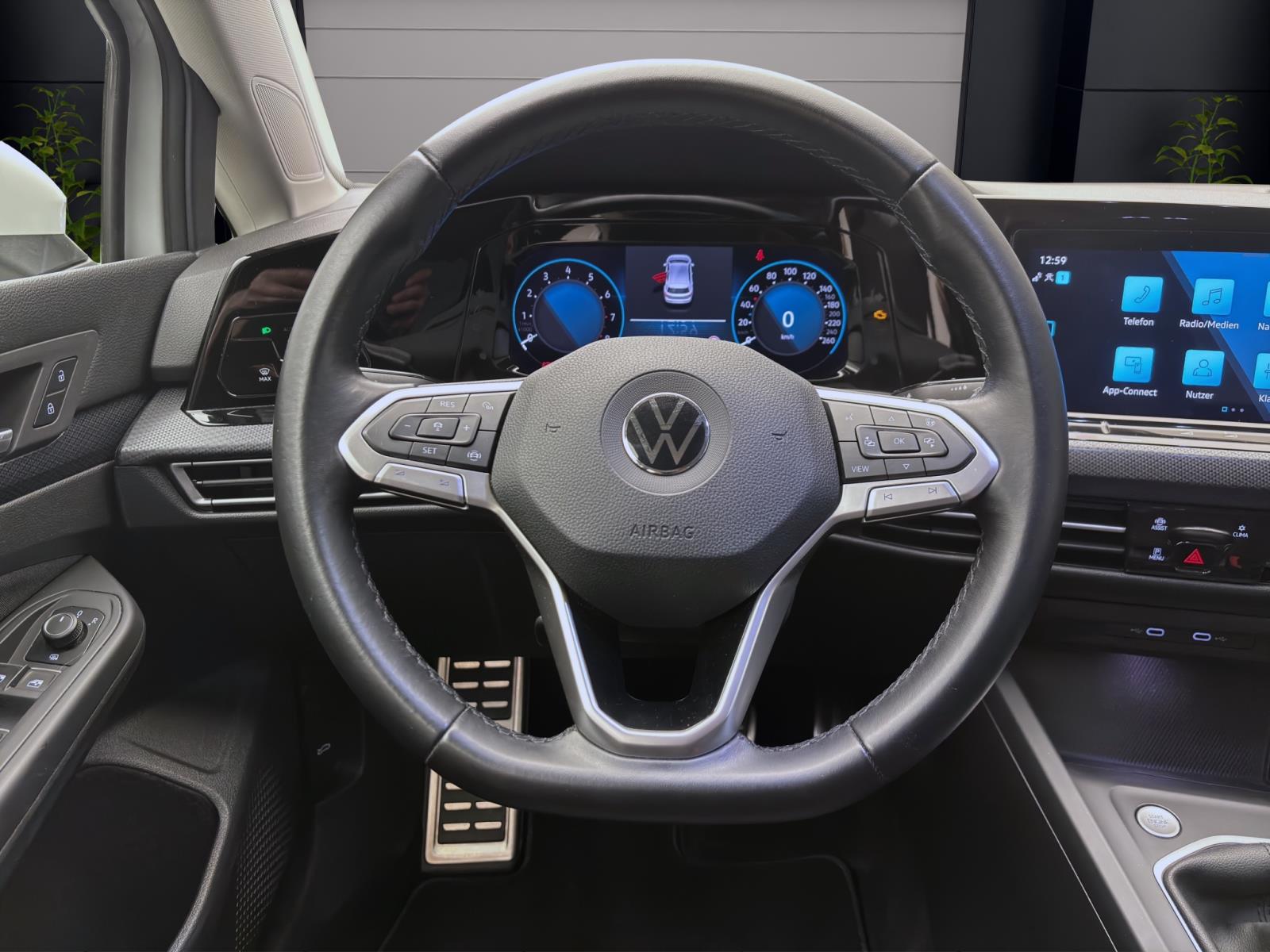 Volkswagen Golf 1.0 TSI UNITED NAVI LED SITZHZG DAB+