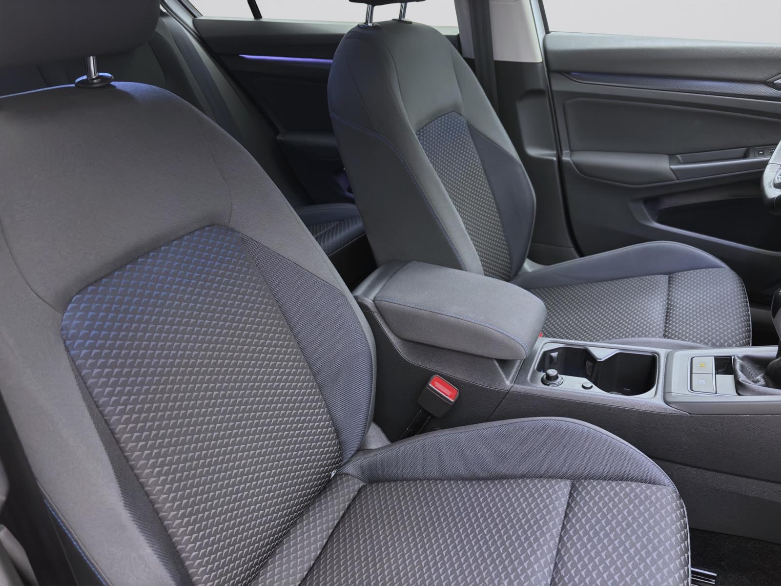 Volkswagen Golf 1.0 TSI UNITED NAVI LED SITZHZG DAB+
