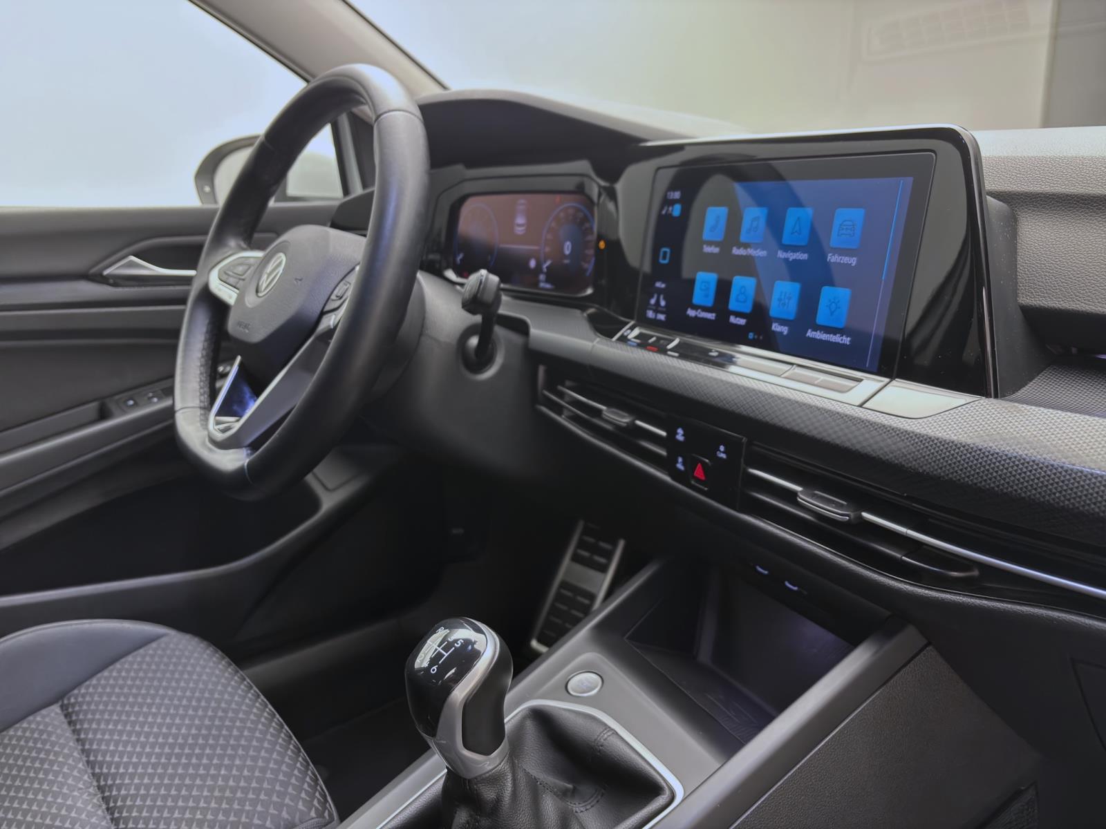 Volkswagen Golf 1.0 TSI UNITED NAVI LED SITZHZG DAB+