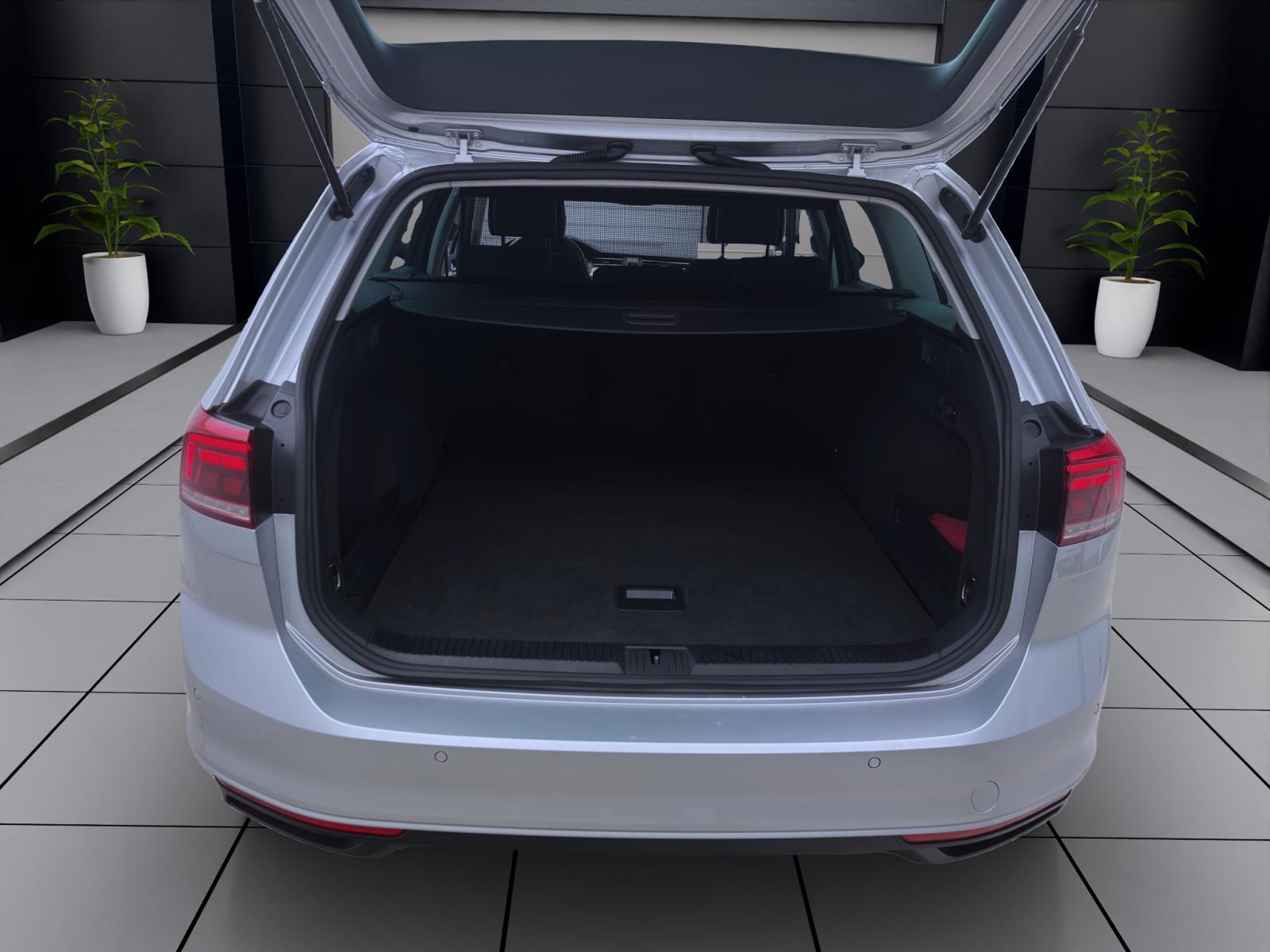 Volkswagen Passat Variant 1.5 TSI DSG BUSINESS NAVI LED AHK