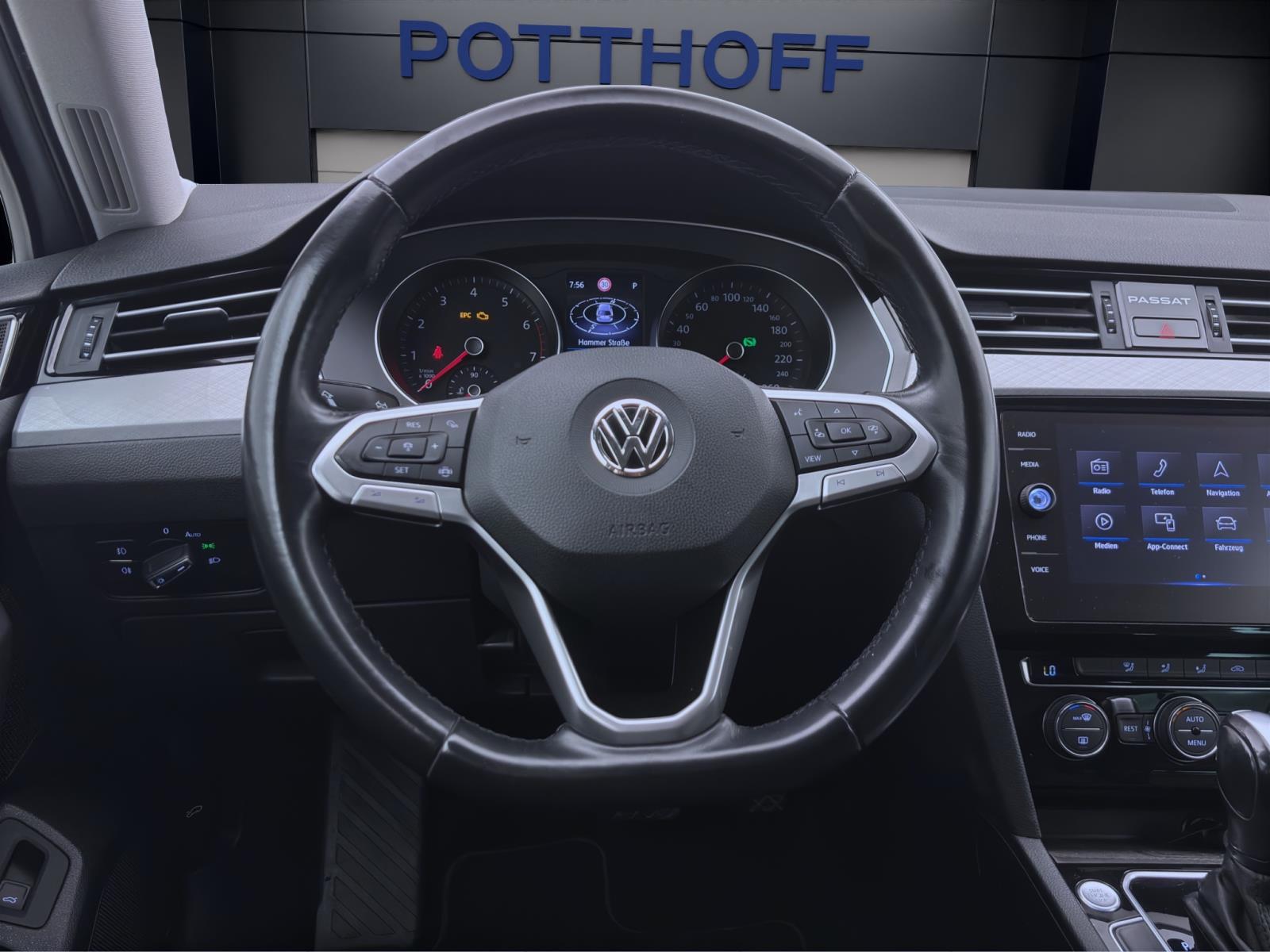 Volkswagen Passat Variant 1.5 TSI DSG BUSINESS NAVI LED AHK