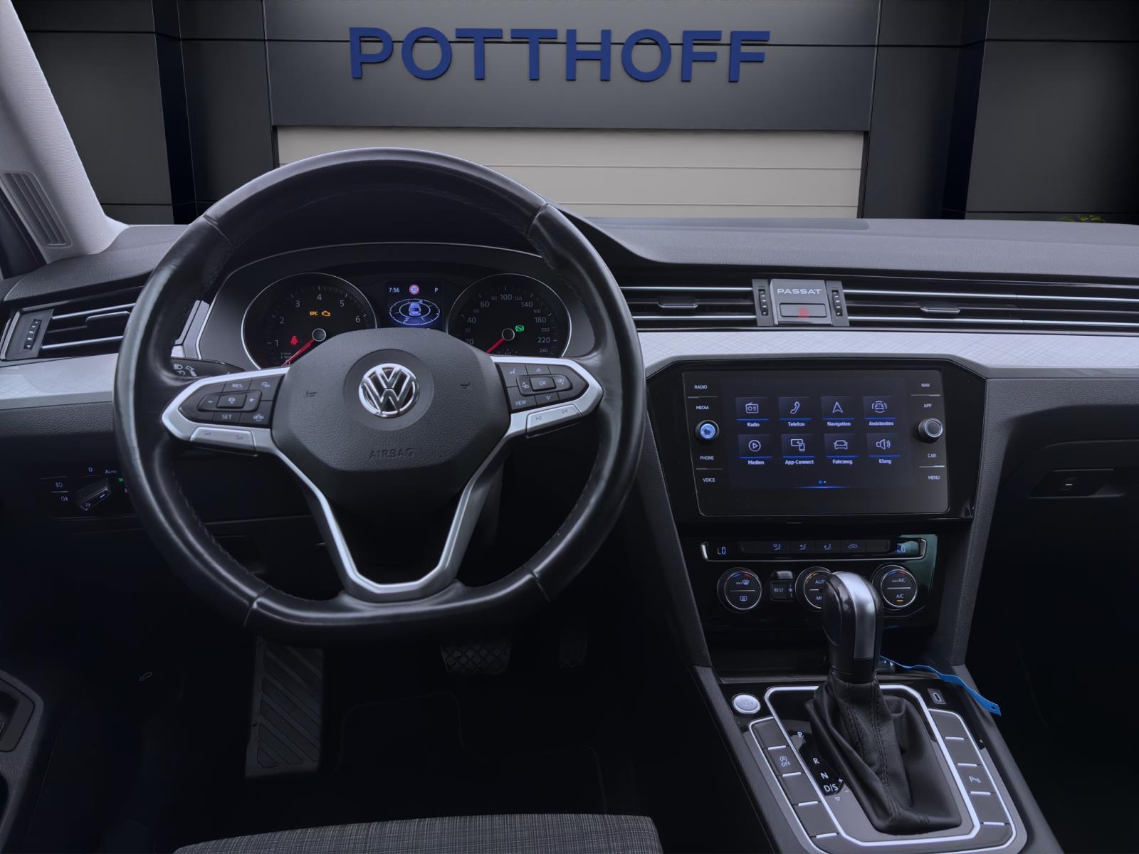 Volkswagen Passat Variant 1.5 TSI DSG BUSINESS NAVI LED AHK