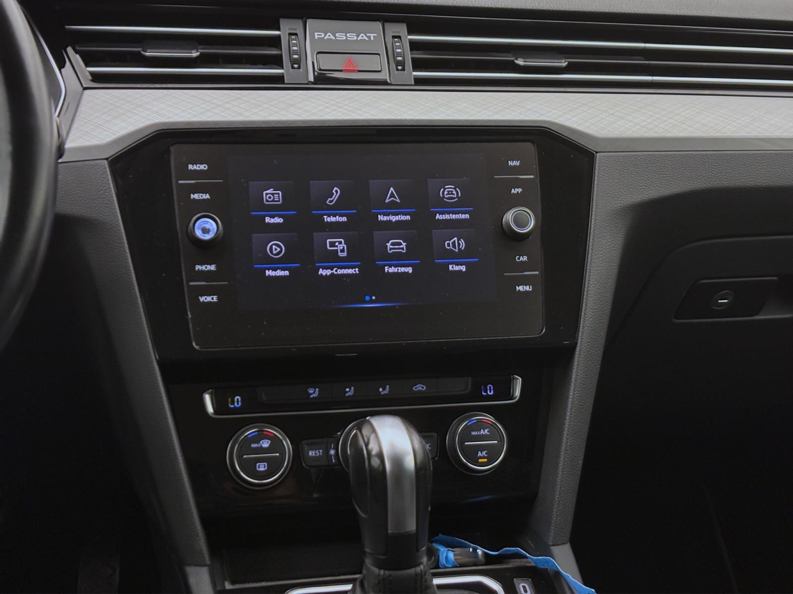 Volkswagen Passat Variant 1.5 TSI DSG BUSINESS NAVI LED AHK