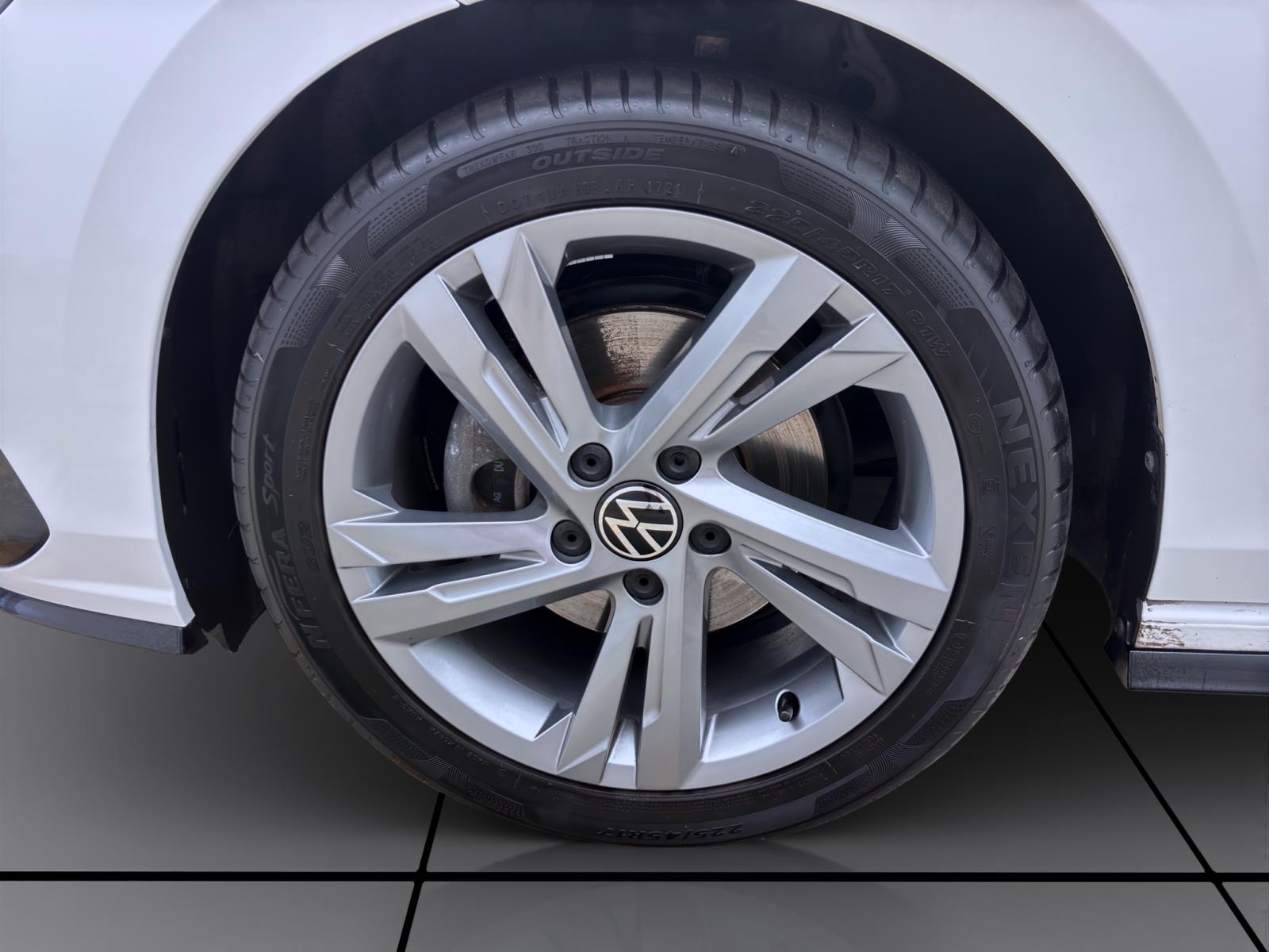 Volkswagen Golf 1.5 eTSI DSG R-LINE NAVI ACC LED SITZHZG