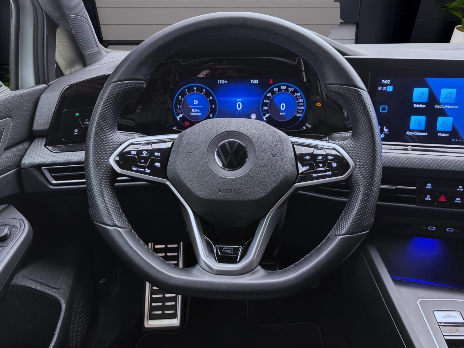 Volkswagen Golf 1.5 eTSI DSG R-LINE NAVI ACC LED SITZHZG