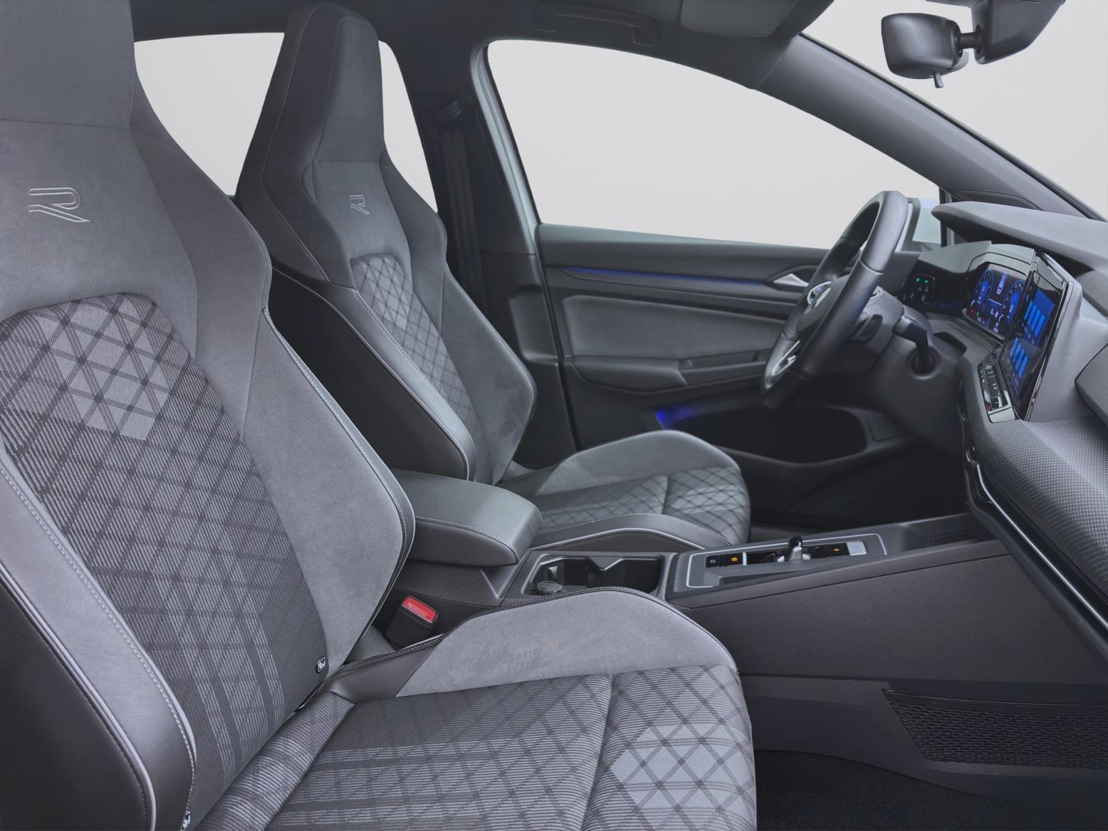 Volkswagen Golf 1.5 eTSI DSG R-LINE NAVI ACC LED SITZHZG