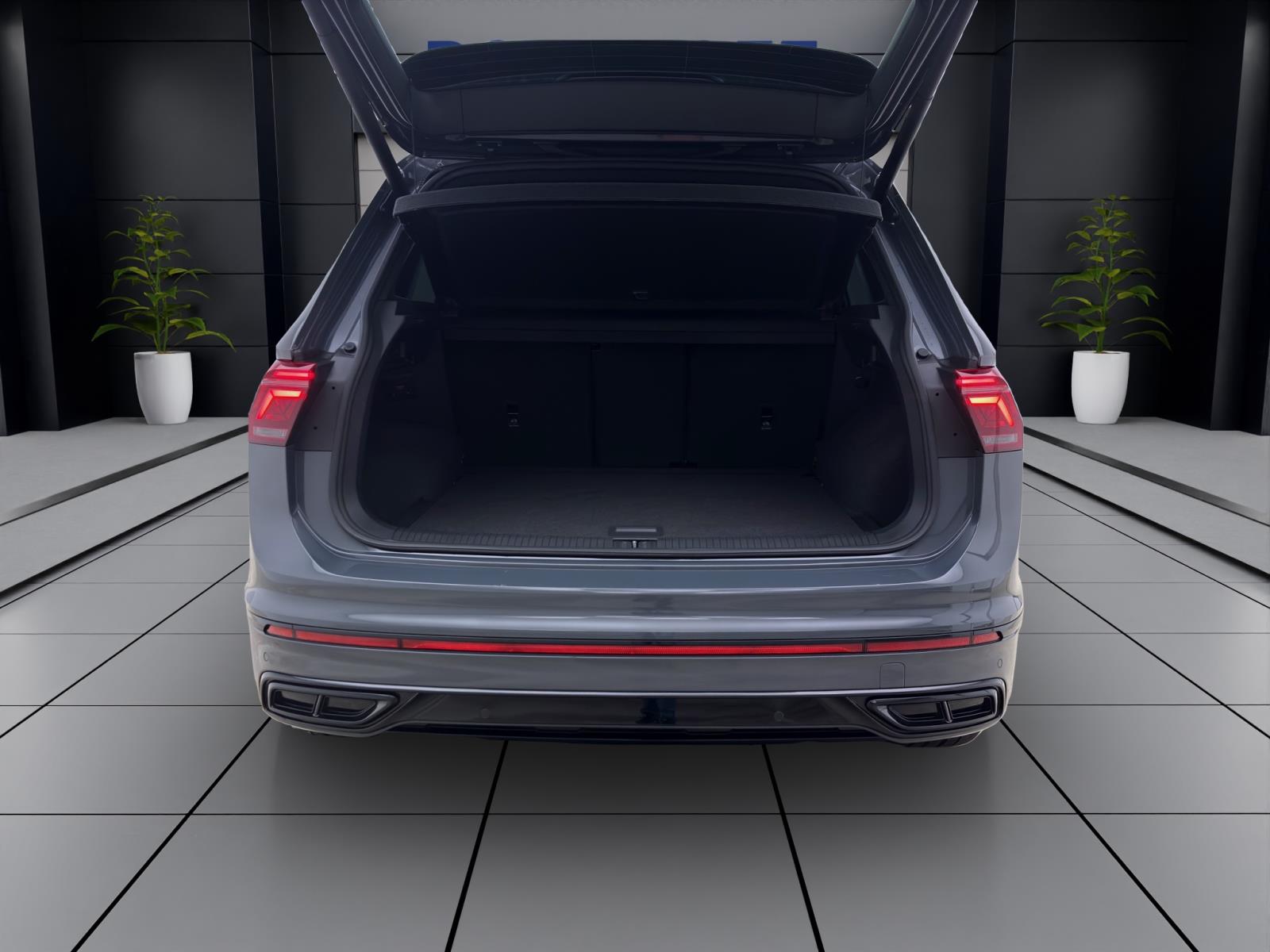 Volkswagen Tiguan 1.5 TSI DSG R-LINE STDHZG AHK PANO NAVI