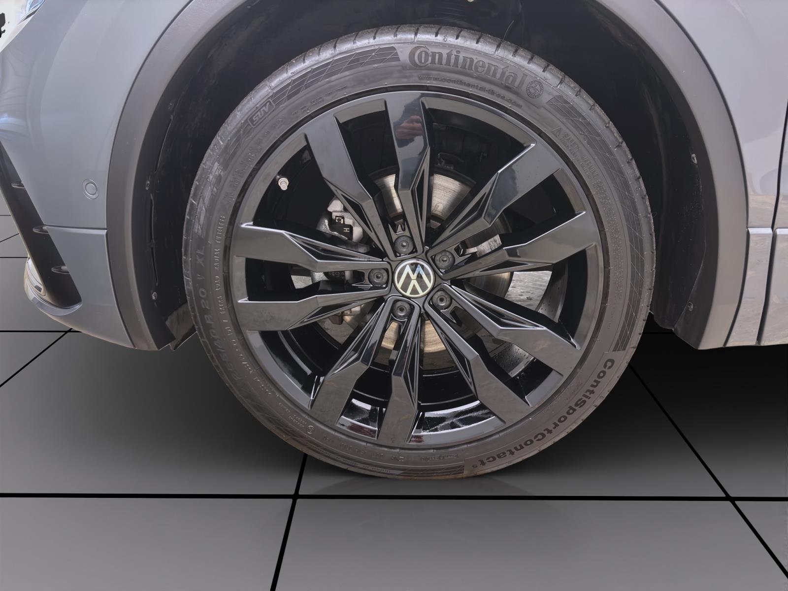 Volkswagen Tiguan 1.5 TSI DSG R-LINE STDHZG AHK PANO NAVI