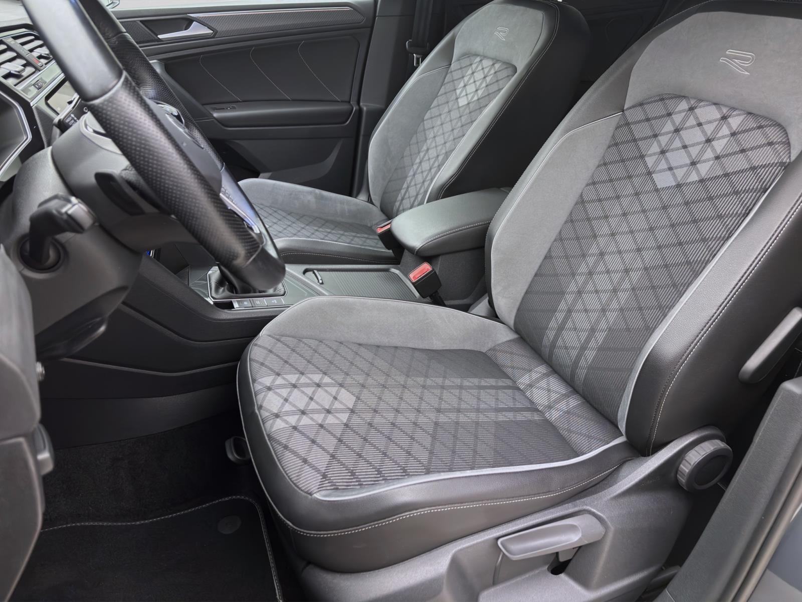 Volkswagen Tiguan 1.5 TSI DSG R-LINE STDHZG AHK PANO NAVI