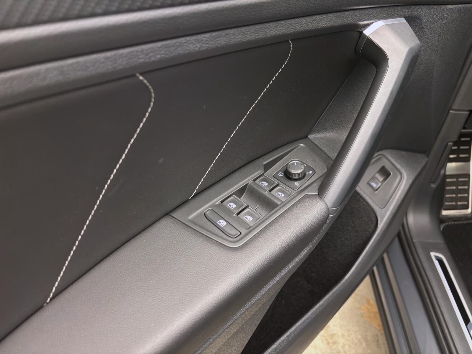 Volkswagen Tiguan 1.5 TSI DSG R-LINE STDHZG AHK PANO NAVI